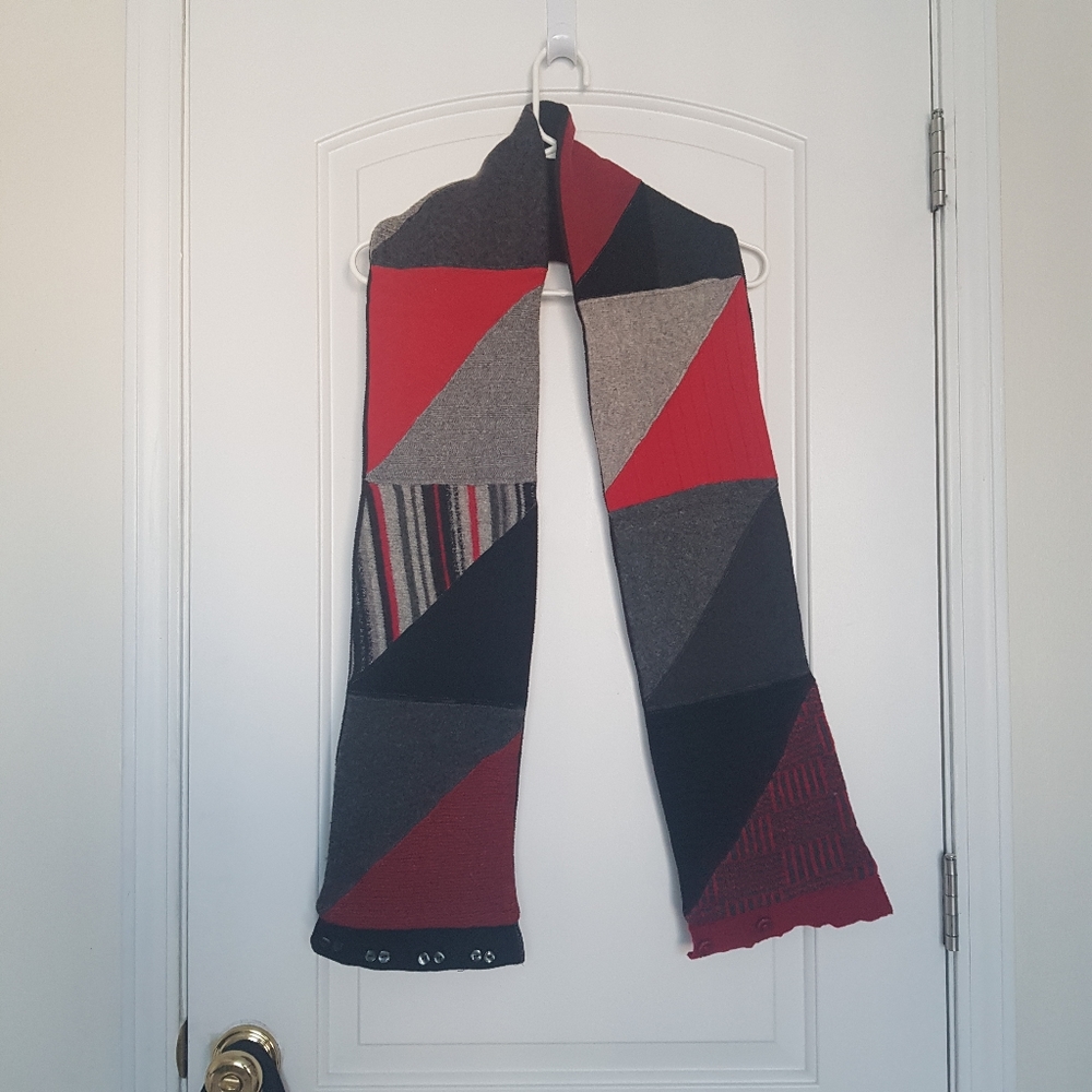 Baabaazuzu Recycled Wool Scarf